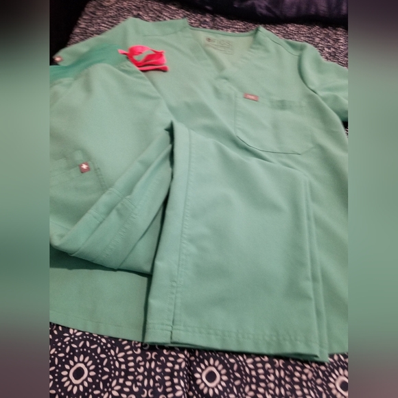 Figs Scrub Set - Picture 1 of 3